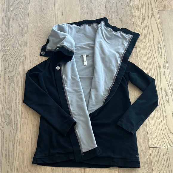 Lululemon Gray Coat - Picture 4 of 6
